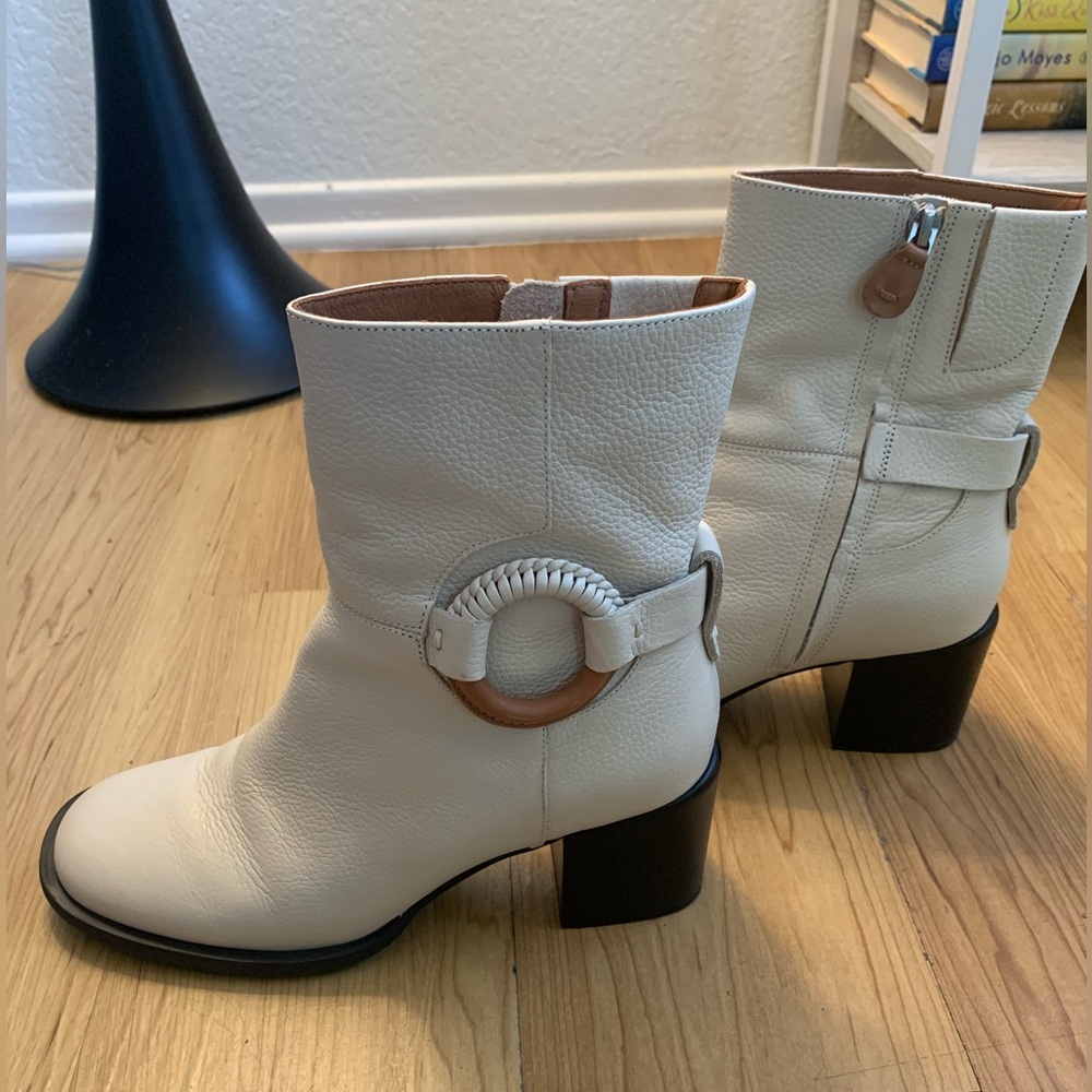 Gentle Souls women’s “Holi Block Heel Bootie” . Size 8